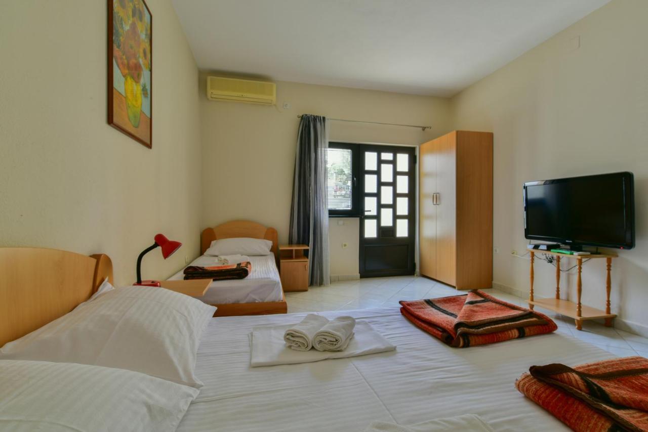 Apartments Srzentic Petrovac Exterior foto